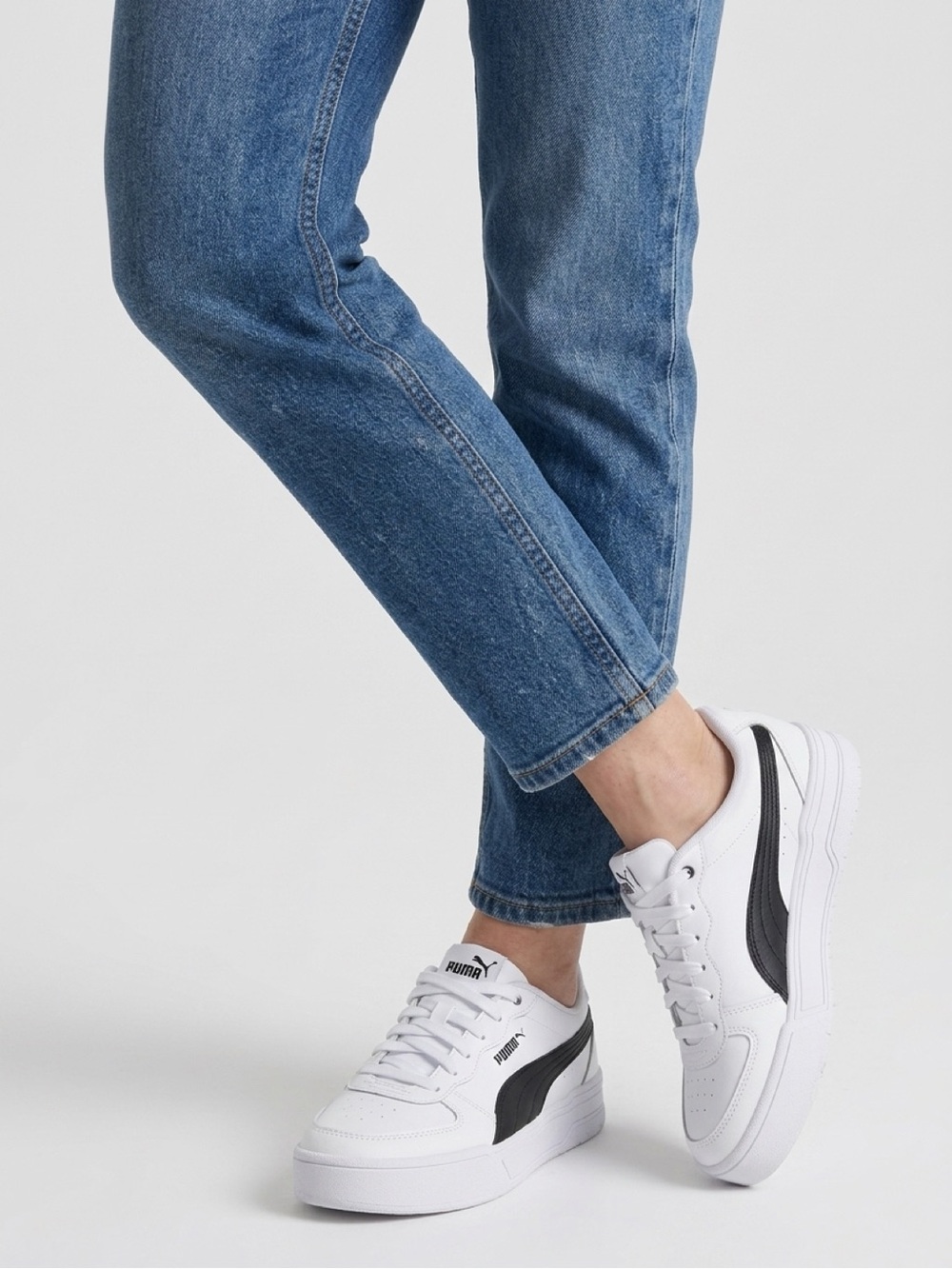 Puma White Sneakers with Black Formstripe - Picture 1 of 4